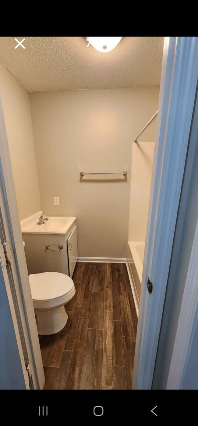 Photo - 226 Whaley St SE