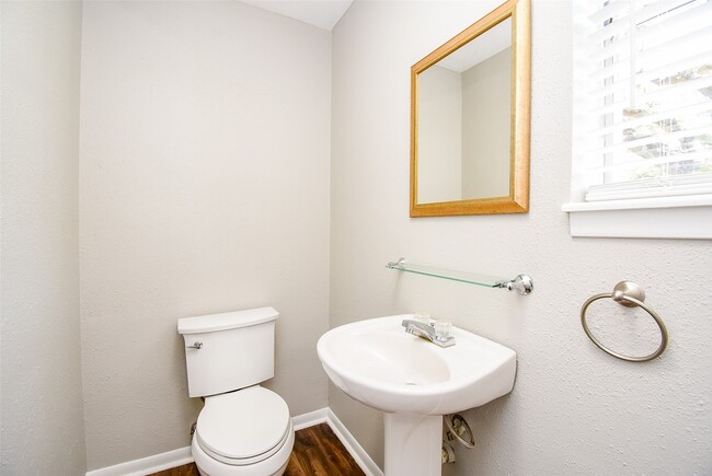 Building Photo - 1119 Edgewood Dr Rental