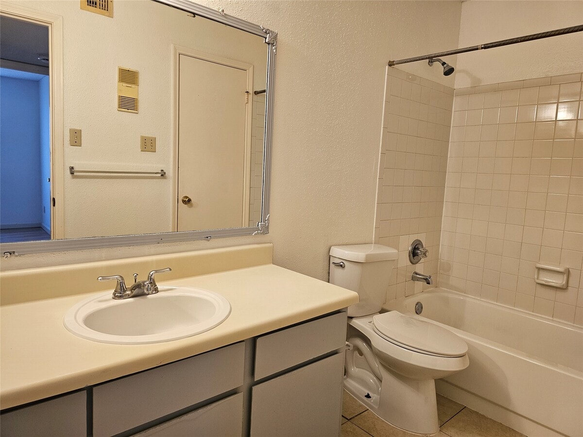 Photo - 2750 Holly Hall St Unidad 712