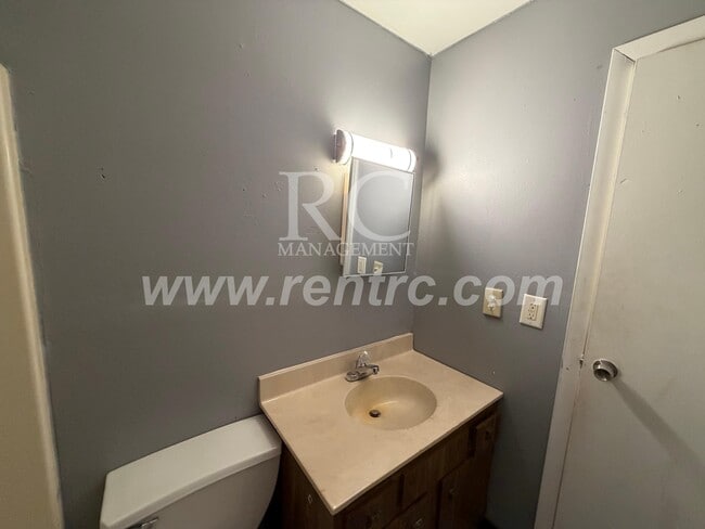 Photo - 907 Moore-