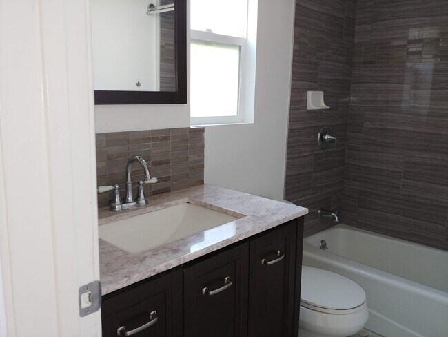 Bathroom - 649 N Harper Ave Unit 649 N. Harper Ave