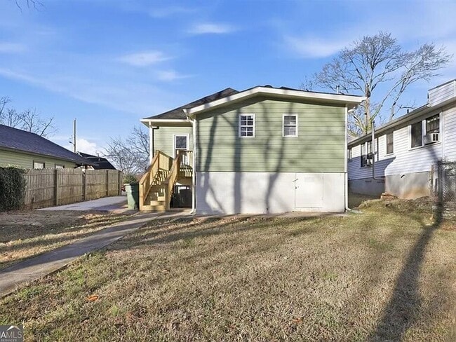 Photo - 976 Linam Ave SE