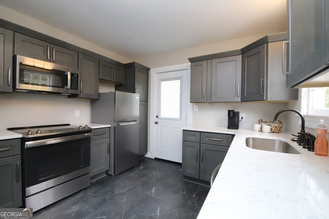 Photo - 114 Saynor Cir