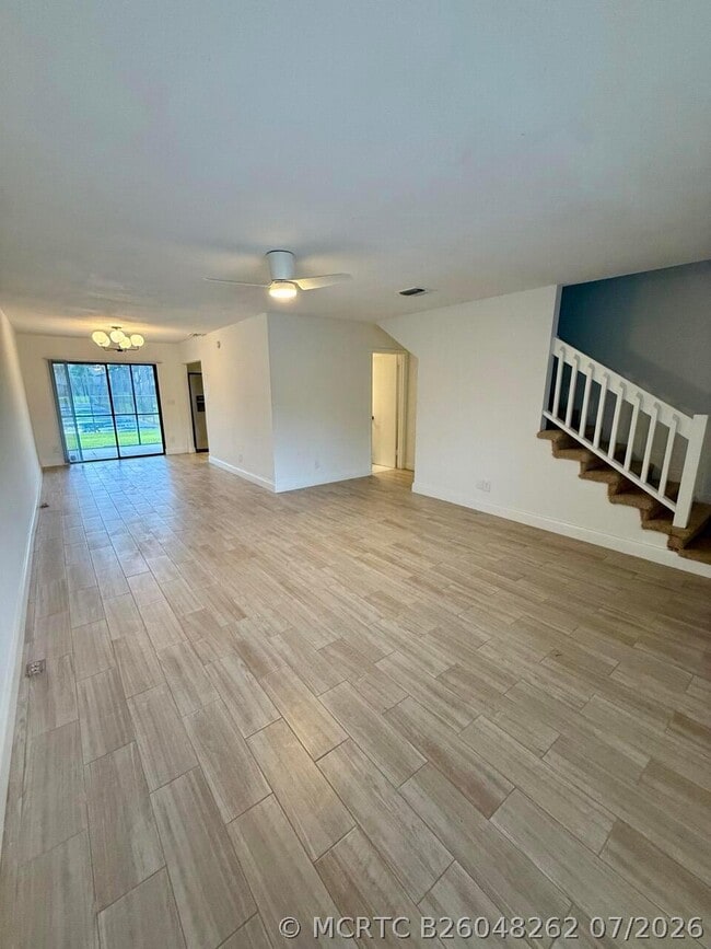 3104 Poolside Dr