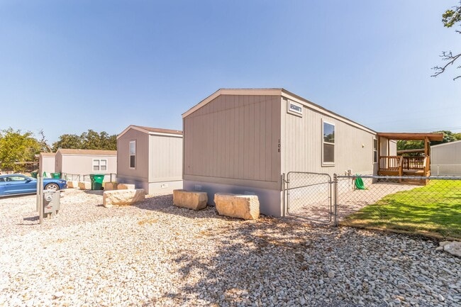 Photo - 105 E Briar Dr