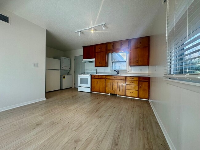 Photo - 407 West Adams Avenue