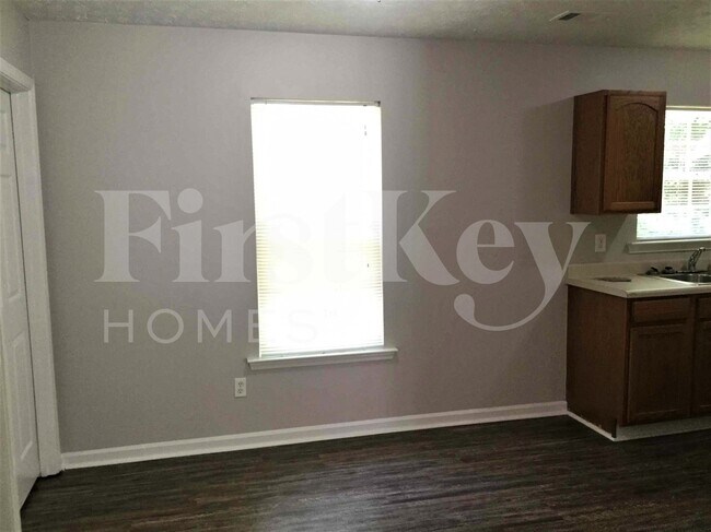 Photo - 9161 Thrash St SW