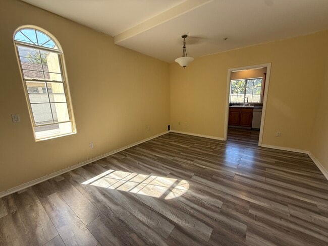 Building Photo - 3913 Prospect Ave Unit B