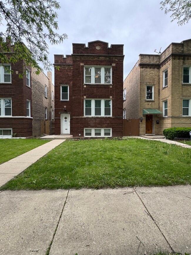Photo - 1822 N Luna Ave Apartments