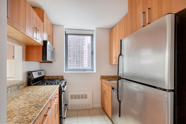450 W 44th St Unidad 2A