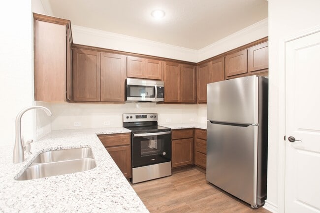 Photo - 13838 Enzo Gate