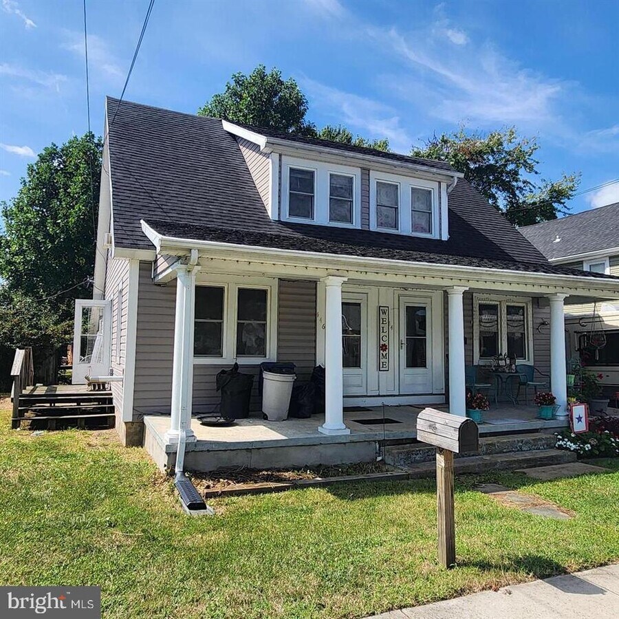 Photo - 444 Railroad Ave