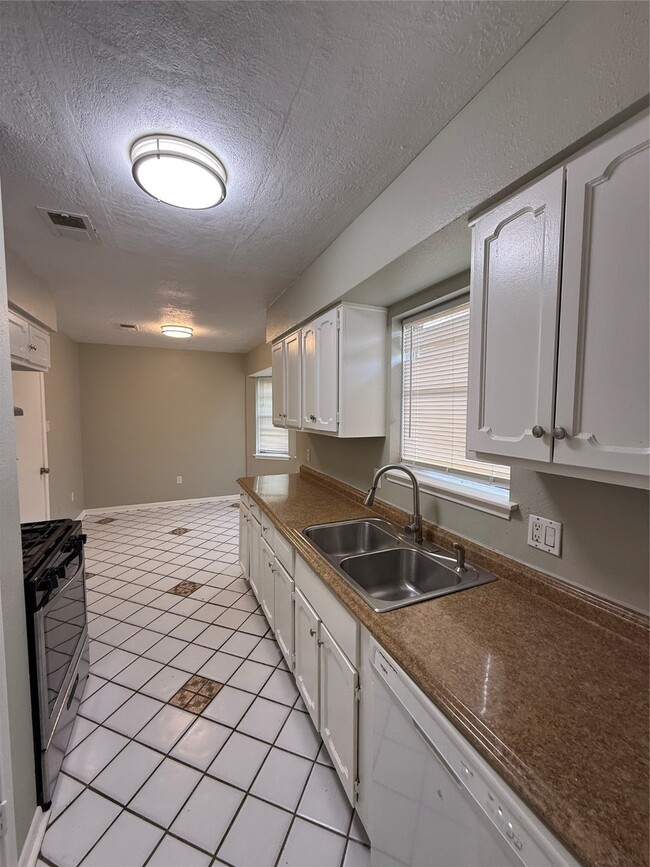 Photo - 5414 Hazel St