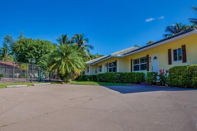 FRONT VIEW - 1123 Highland Beach Dr Unidad 5