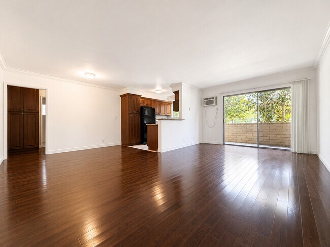 14306 Riverside Dr