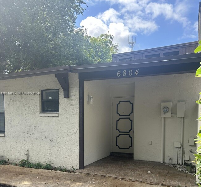 Building Photo - 6804 SW 37th St
