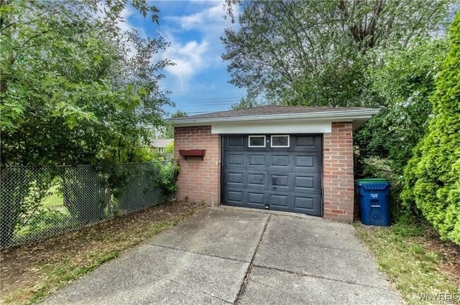 Photo - 130 Alberta Dr