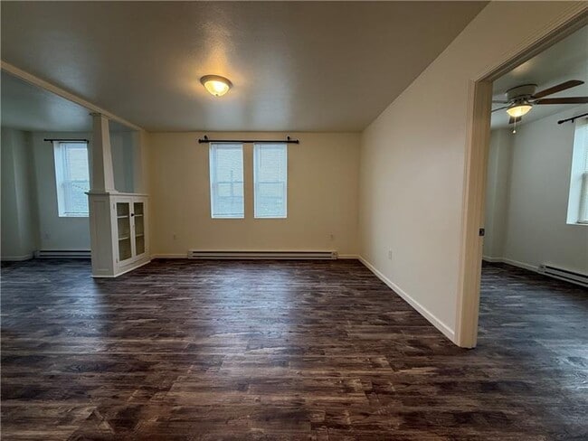 Photo - 570 Kendall Ave