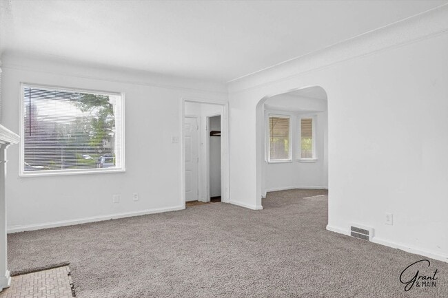 Photo - 3 bedroom bungalow - $1200