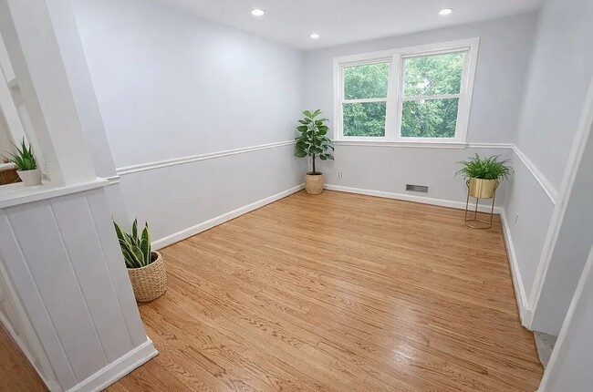 Photo - 855 Reverdy Rd