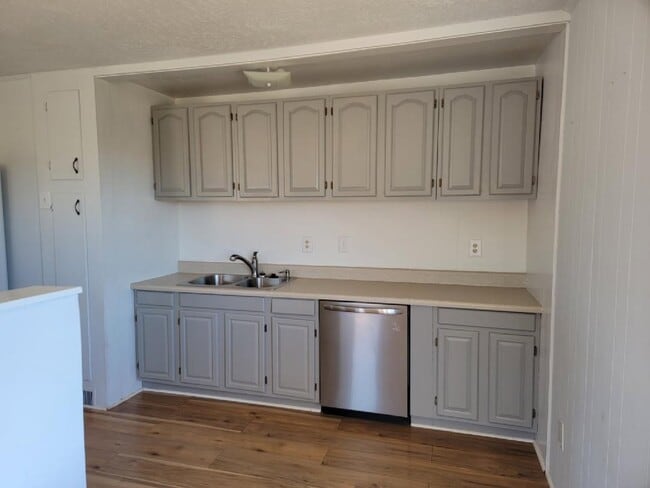 Photo - 75 Staghorn Ct Unit 75a Staghorn Ct (1250$)