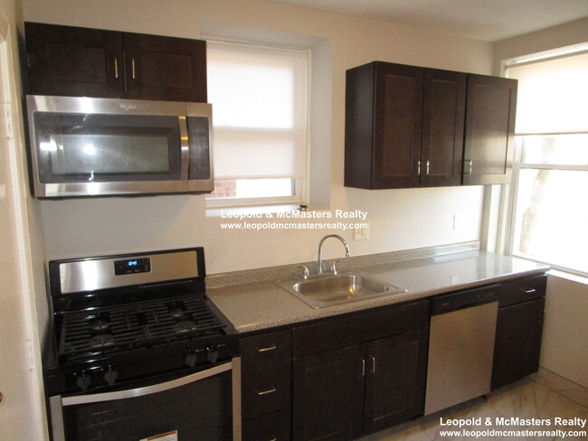 Photo - 165 Chiswick Rd Unit 3