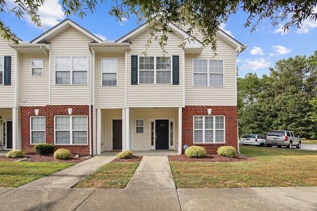 3 Bedroom Townhome in Raleigh - 3 Bedroom Townhome in Raleigh