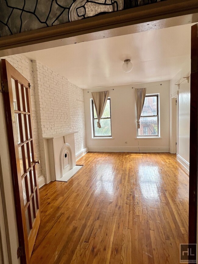 4BR 1BA Turn Of The Century Floor Through Fulton St. Shophouse Brownstone w/ Bonus Room