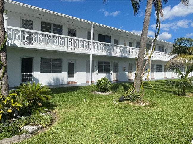 Building Photo - 51 NE 204th St Unit 2