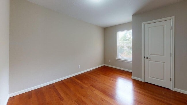 Photo - 1114 Ruea St