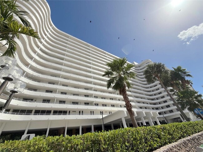 Building Photo - 5555 Collins Ave Unit 12C