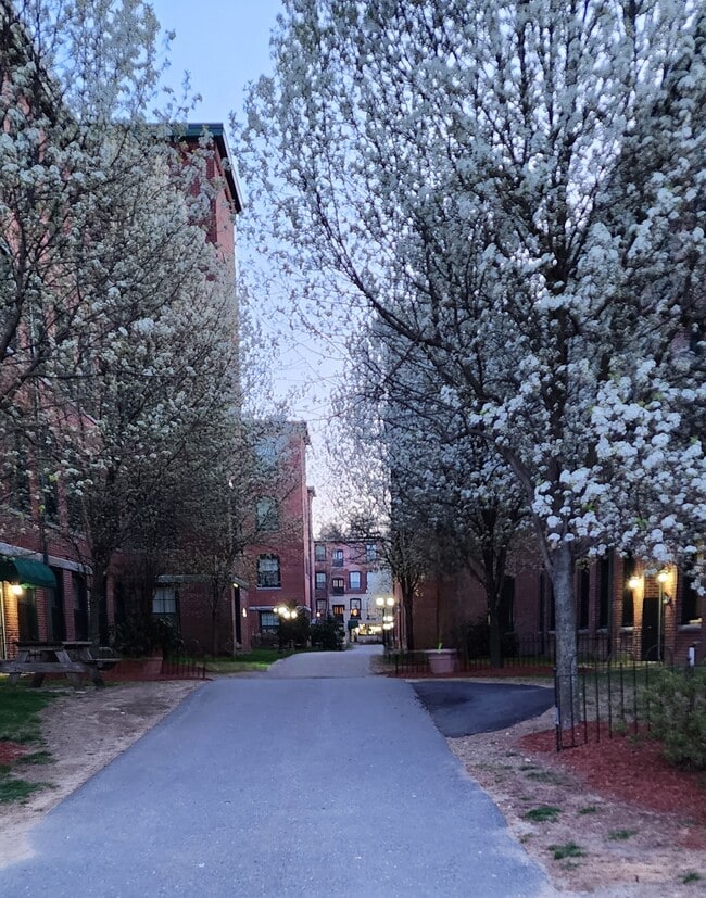 Riverside Commons