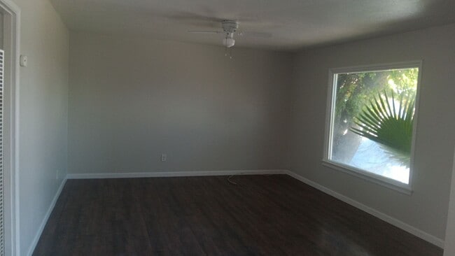 Photo - 18th Street East Triplex Unit 277