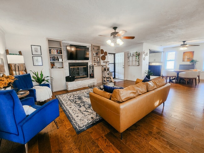 Building Photo - 310 Lacey Dr