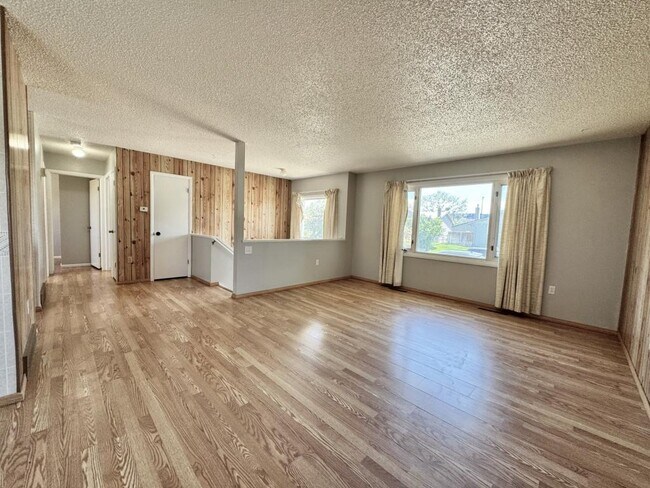 Photo - 1500 Cole Ave