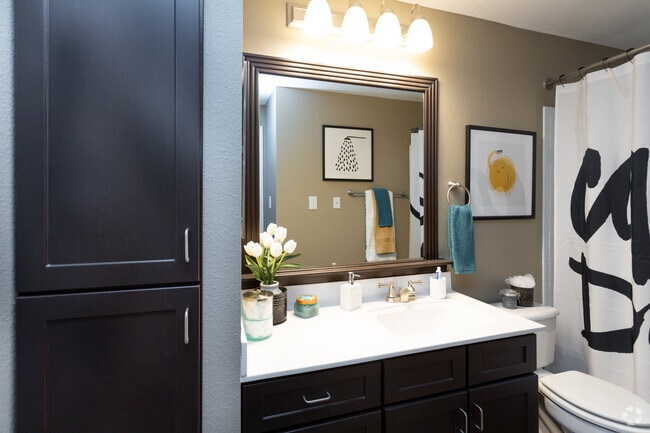 1BR, 1BA - 653SF