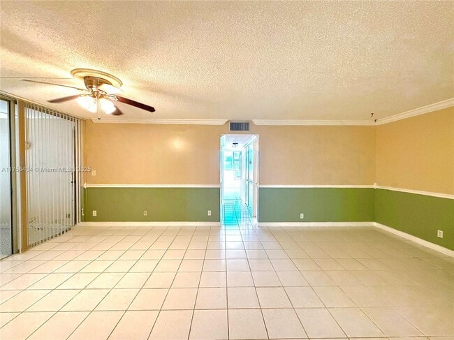Photo - 920 NE 199th St Unit 4J