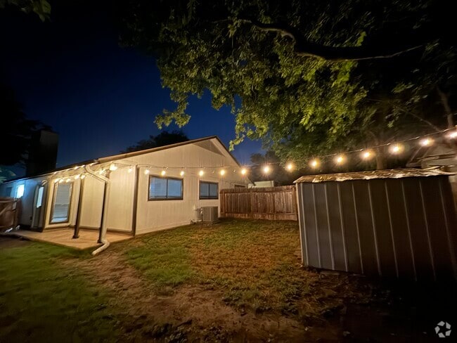 Building Photo - 1220 Tartan Ln Unit B Rental