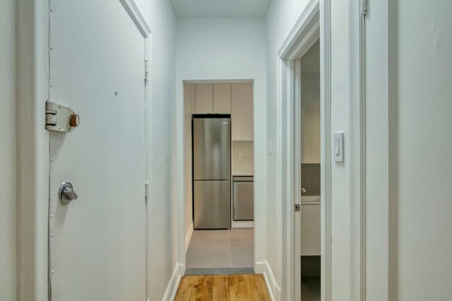 Photo - 2060 Rue du Fort Unit 15