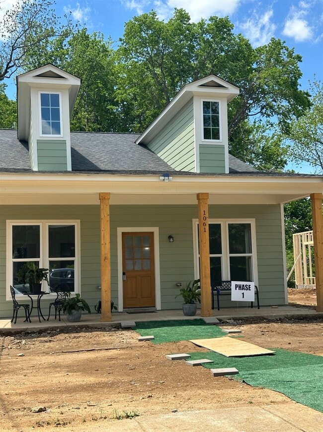 Building Photo - 1061 Shaw Pl