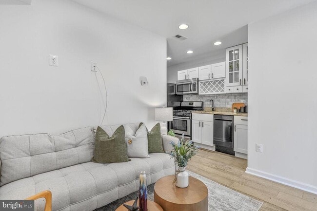 Photo - 1268 16th St NE Unit B