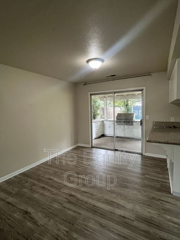 Photo - 143 N Simon St