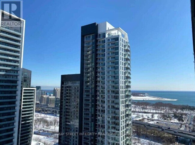 Photo - 19 Western Battery Rd Unité 2820