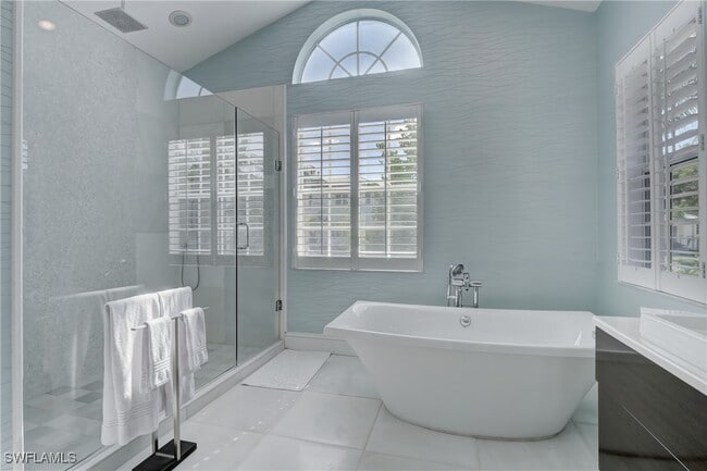 Building Photo - 687 9th Ave S