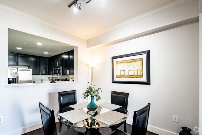 2HAB, 2BA-1,355 ft² - LA Luxury Furnished Housing