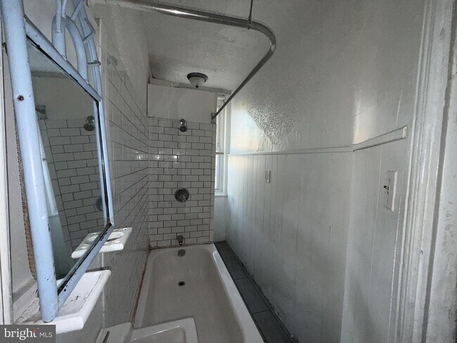 Photo - 3237 Hartville St