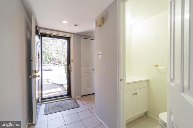 Photo - 1004 Worthington Dr