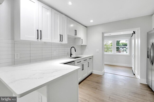 Photo - 6903 Dunmanway Unit B