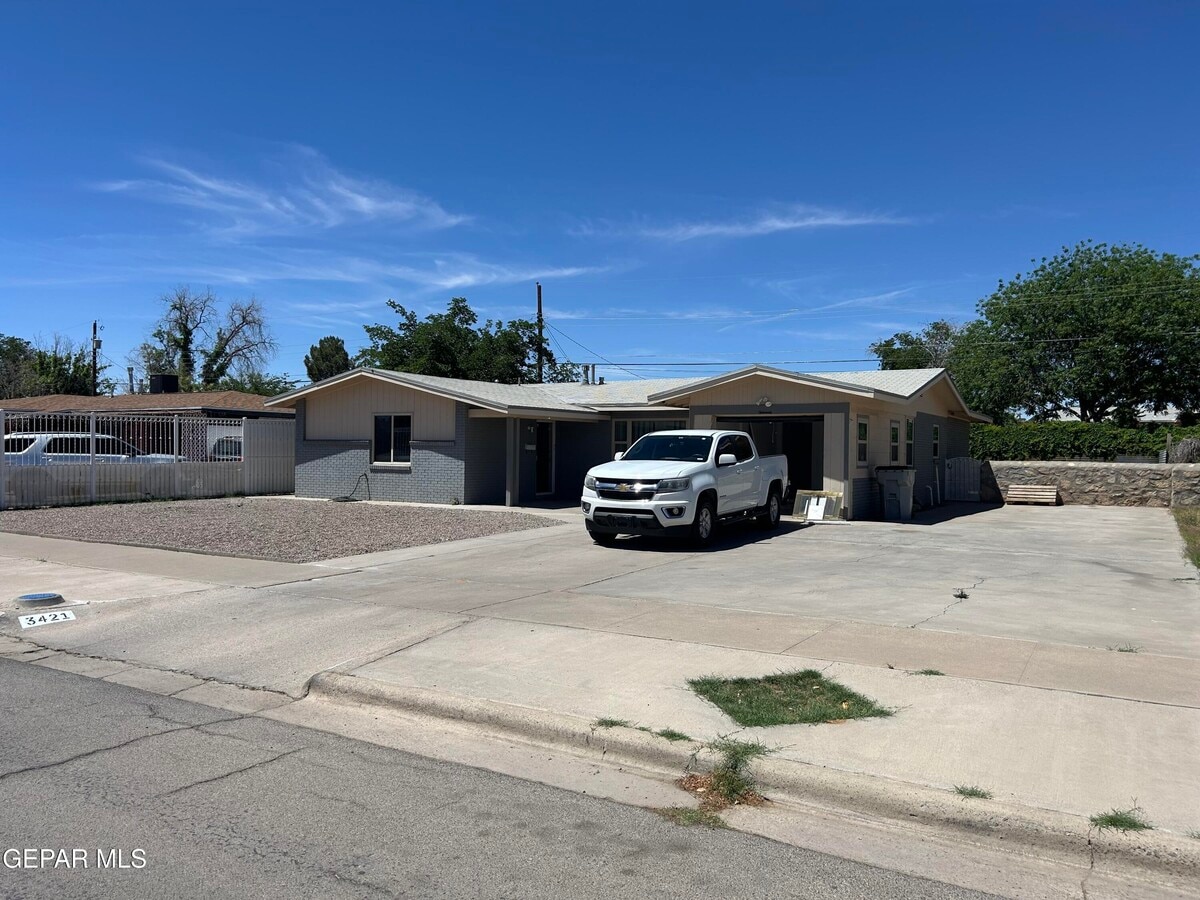 Photo - 3421 Rutherglen St