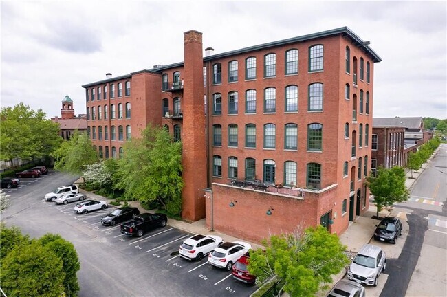28 Bayley St Unit 301